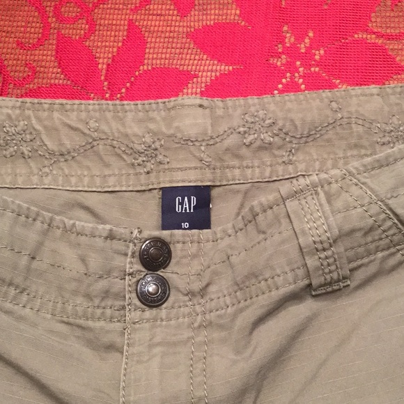 Gap Adventure Cargo Capris - Picture 5 of 8
